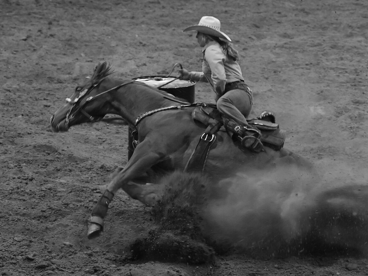 Женщина и риск. Фотография Tom Diggers. https://www.flickr.com/photos/24580165@N03/