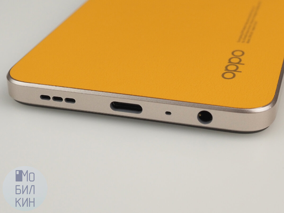 Снизу: разъём USB Type-C, 3.5-мм джек, микрофон, динамик