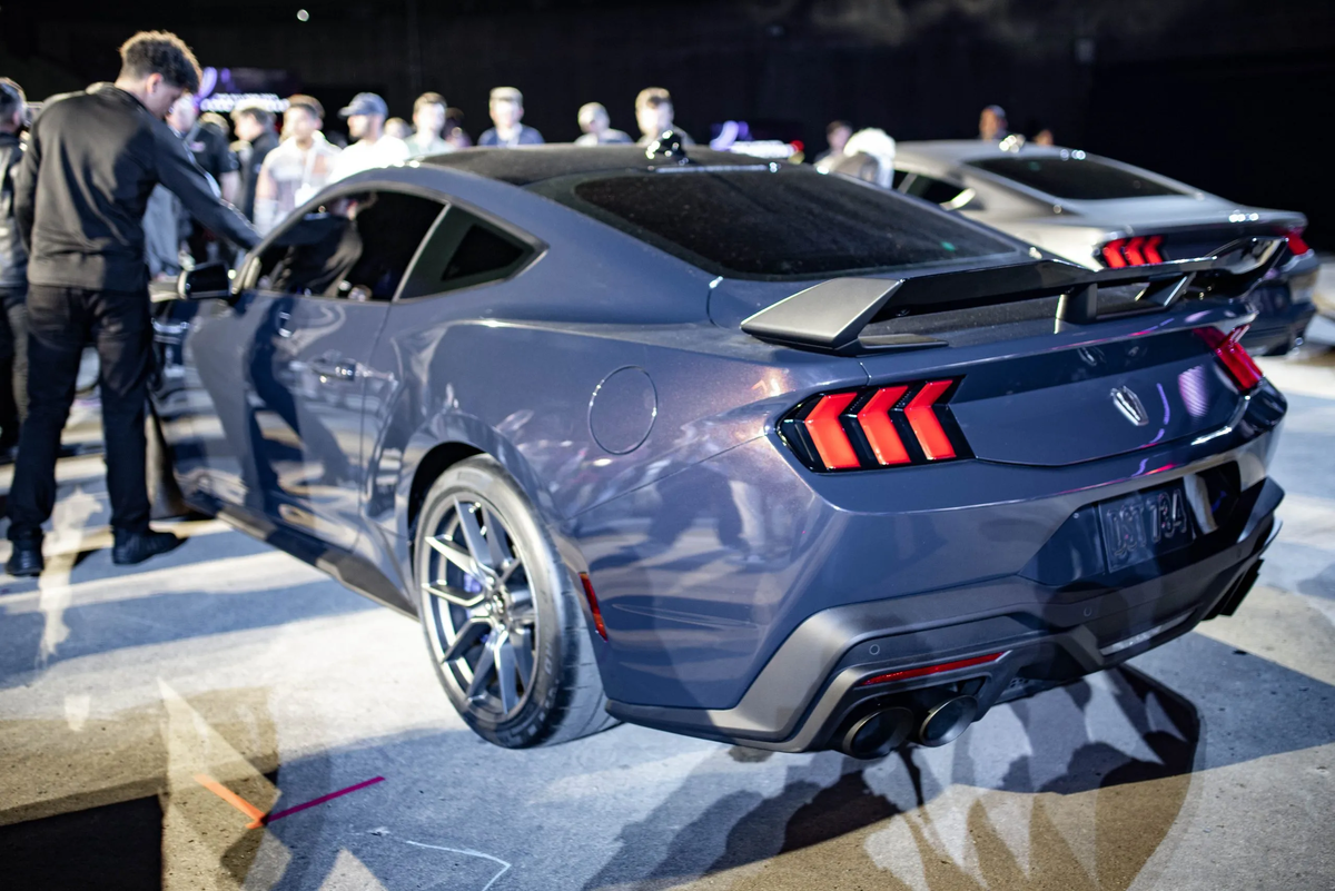 Ford Mustang Dark Horse 2024