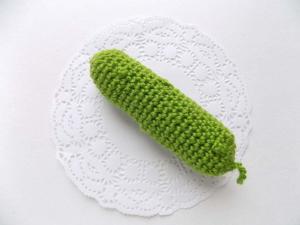 Огурец связанный крючком