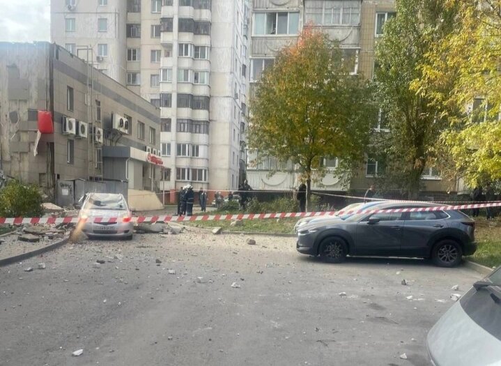     Жители сфотографировали обстановку после прилета Фото: соцсети