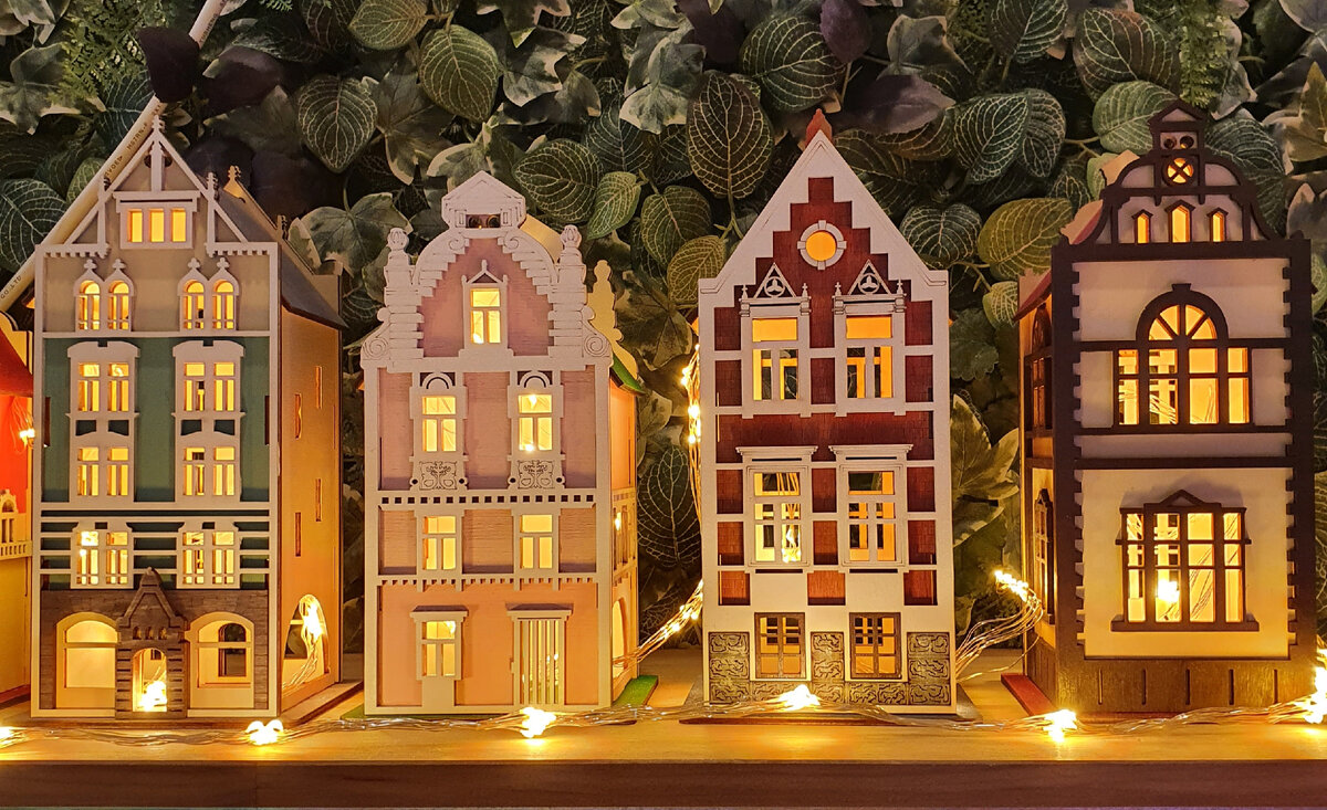 Улочка из домиков подсвеченных гирляндой