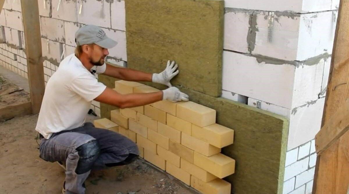 Как и чем утеплить стены в загородном доме | Магазин строительных ...