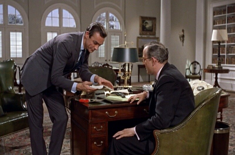 "Нехорошие дела у вас под носом творятся - внимательнее надо быть!"