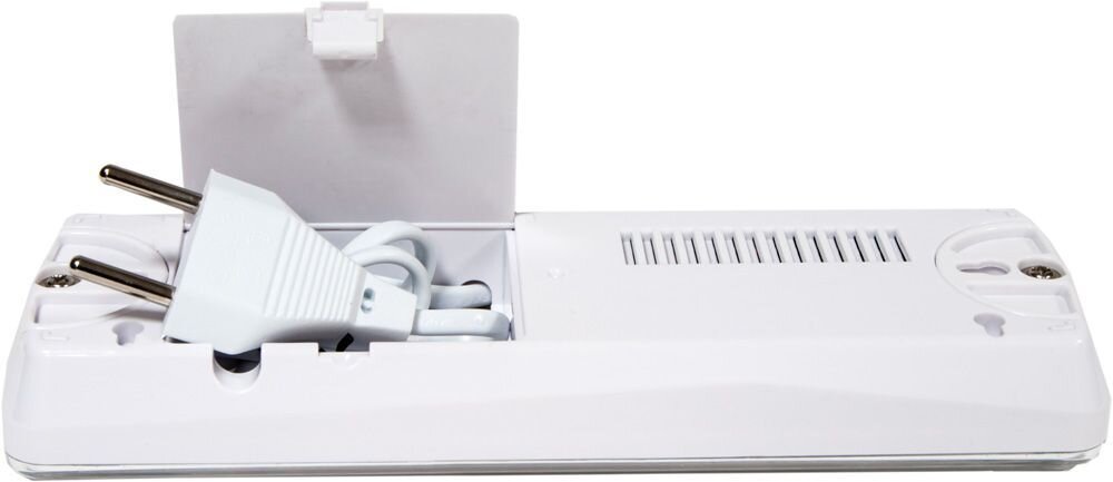 Для подключения светильника используется штатная вилка которая убрана в специальный отсек при транспортировке