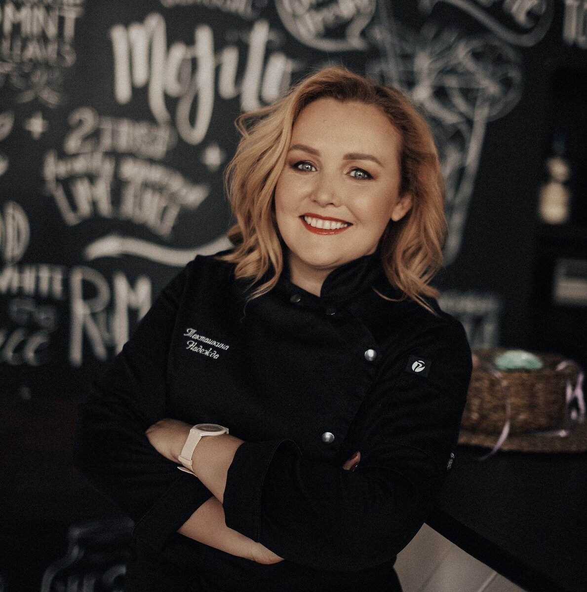 Надежда Такташина - успешный кондитер, фуд-блогери основательница кондитерской школы. Источник фото - https://goo.su/LSOy0mZ