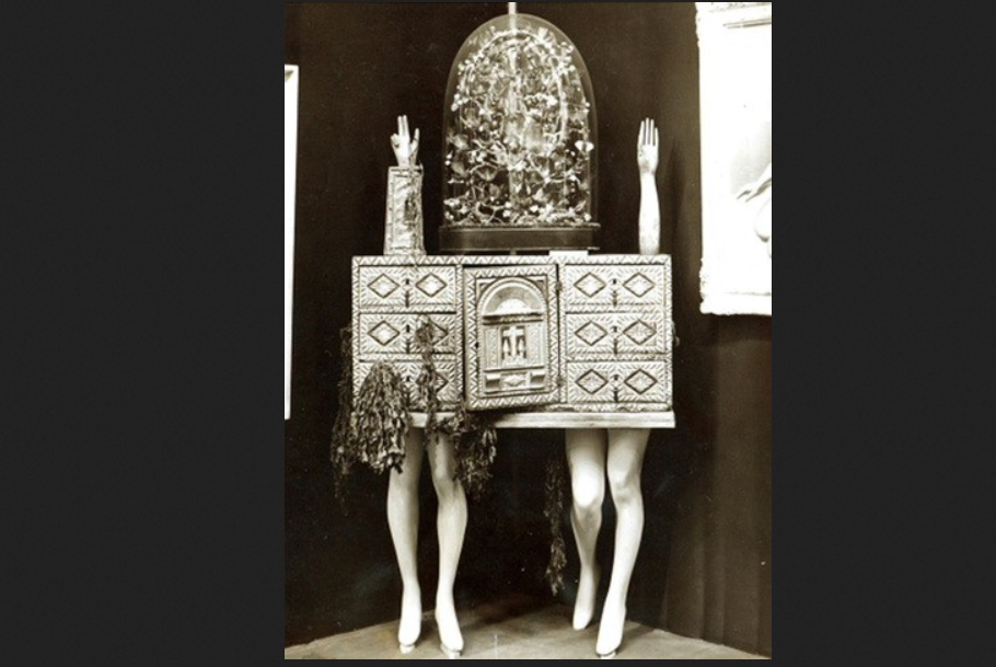 Сундук работы Андре Бретона.