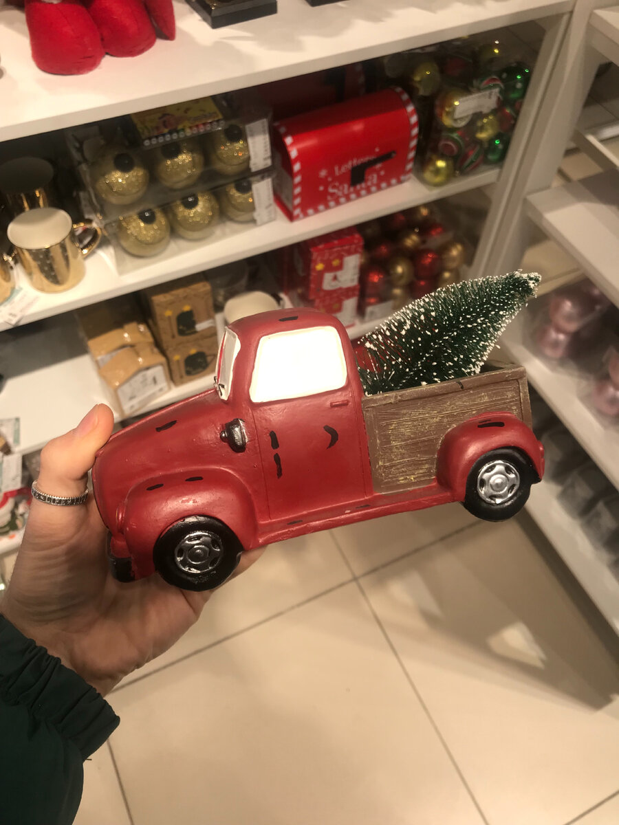 Машинка с елкой 899 р.