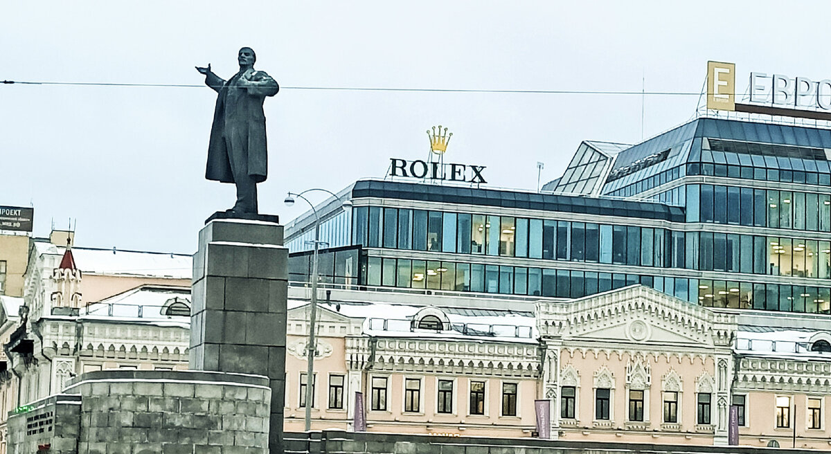 Город Екатеринбург, вид на площадь 1905 года и ТЦ "Европа"