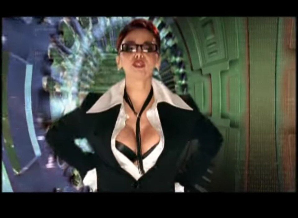     Клип на песню «Самое сладкое место на теле» в середине нулевых крутили на музканалах. Фото: кадр видео.