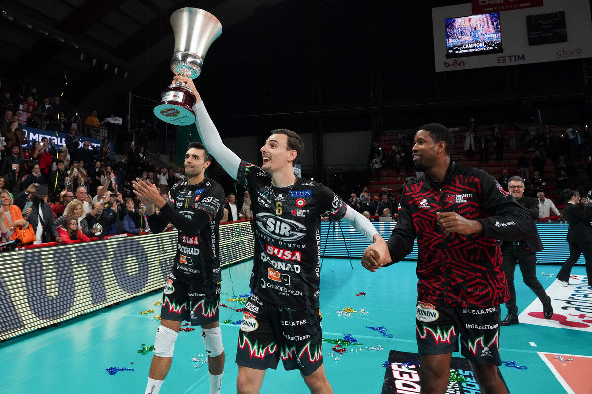 Симоне Джанелли  (с трофеем) и Вильфредо Леон / фото: © Loris Cerquiglinia, globallookpress.com