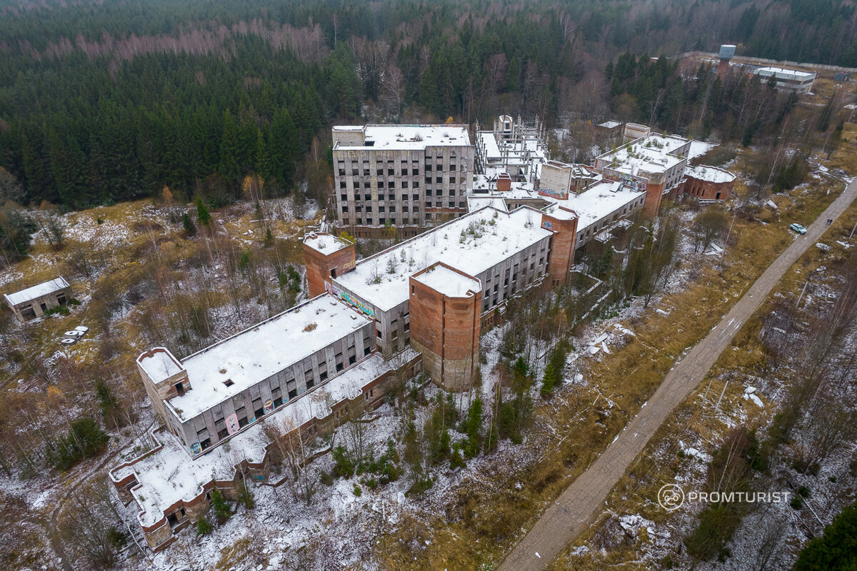 «Хотьковский стукач». Жутковатая легенда огромной заброшенной больницы 😱☠️🏚