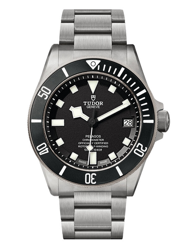 Часы Tudor Pelagos в 42 мм корпусе из стали и титана с указателем даты. Водонепроницаемость: 500 м