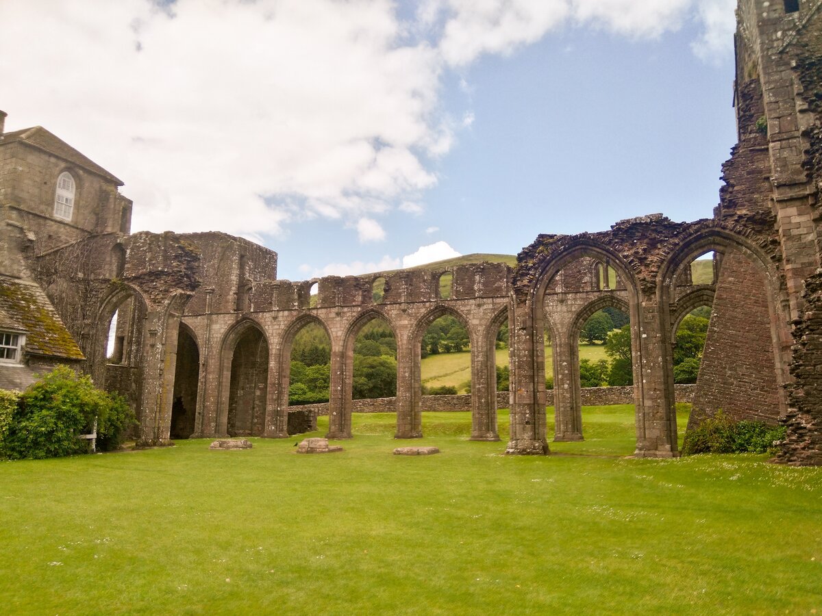 Аббатство Ллантони. Место силы в Уэльсе. Фото автора блога.