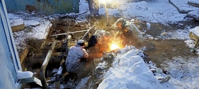    Поврежденная теплотрасса Yarregion.ru