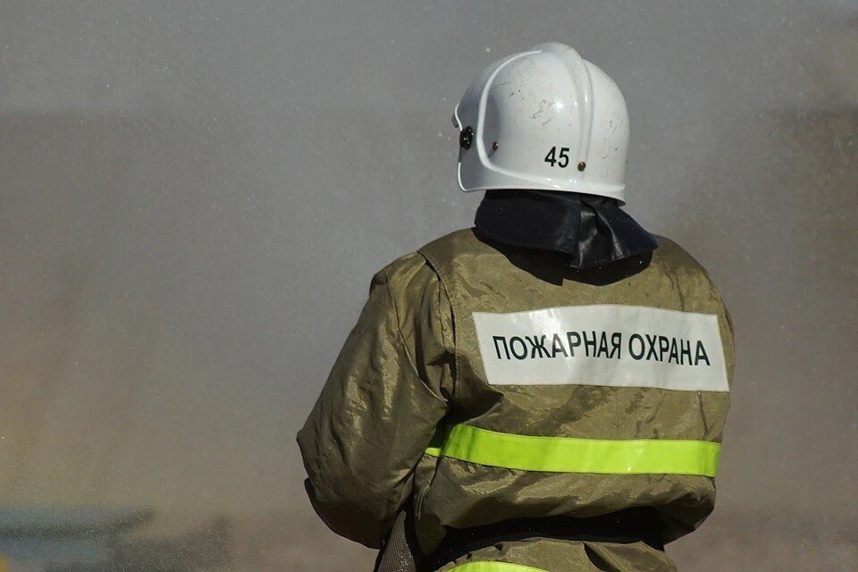     Пожарные продолжают бороться с огнем Светлана МАКОВЕЕВА