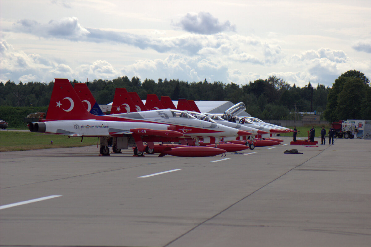 Пилотажная группа ВВС Турции на стоянке в Кубинке Фото: Анна Лебедева