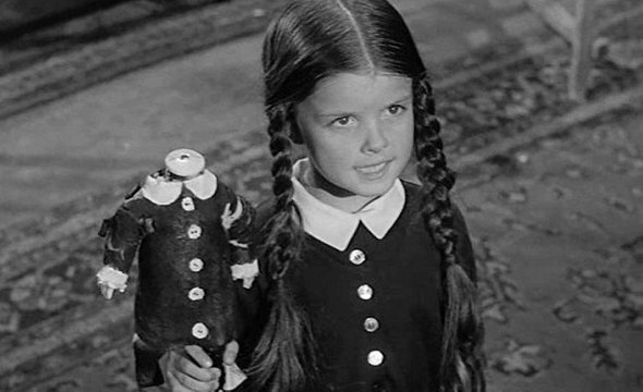    Образ Уэнздей в сериале «Семейка Аддамс». 1964 год