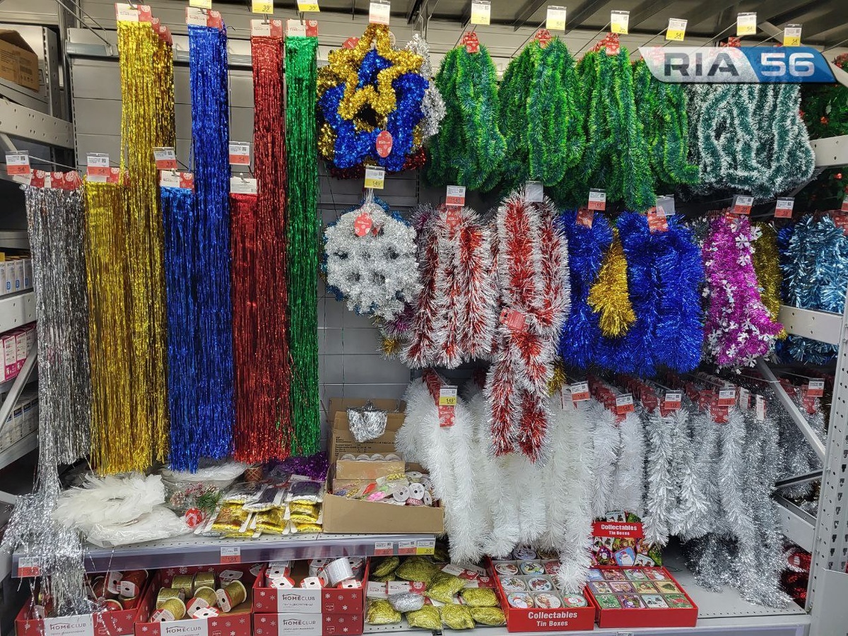  📷    Корреспондент RIA56 узнал сколько стоят украшения к Новому году Марина Шарт