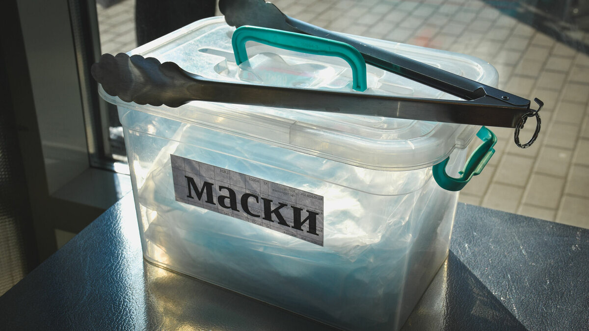     Ранее ведомство рекомендовало носить маски «сознательным гражданам», а также тем, кто находится в группе риска.