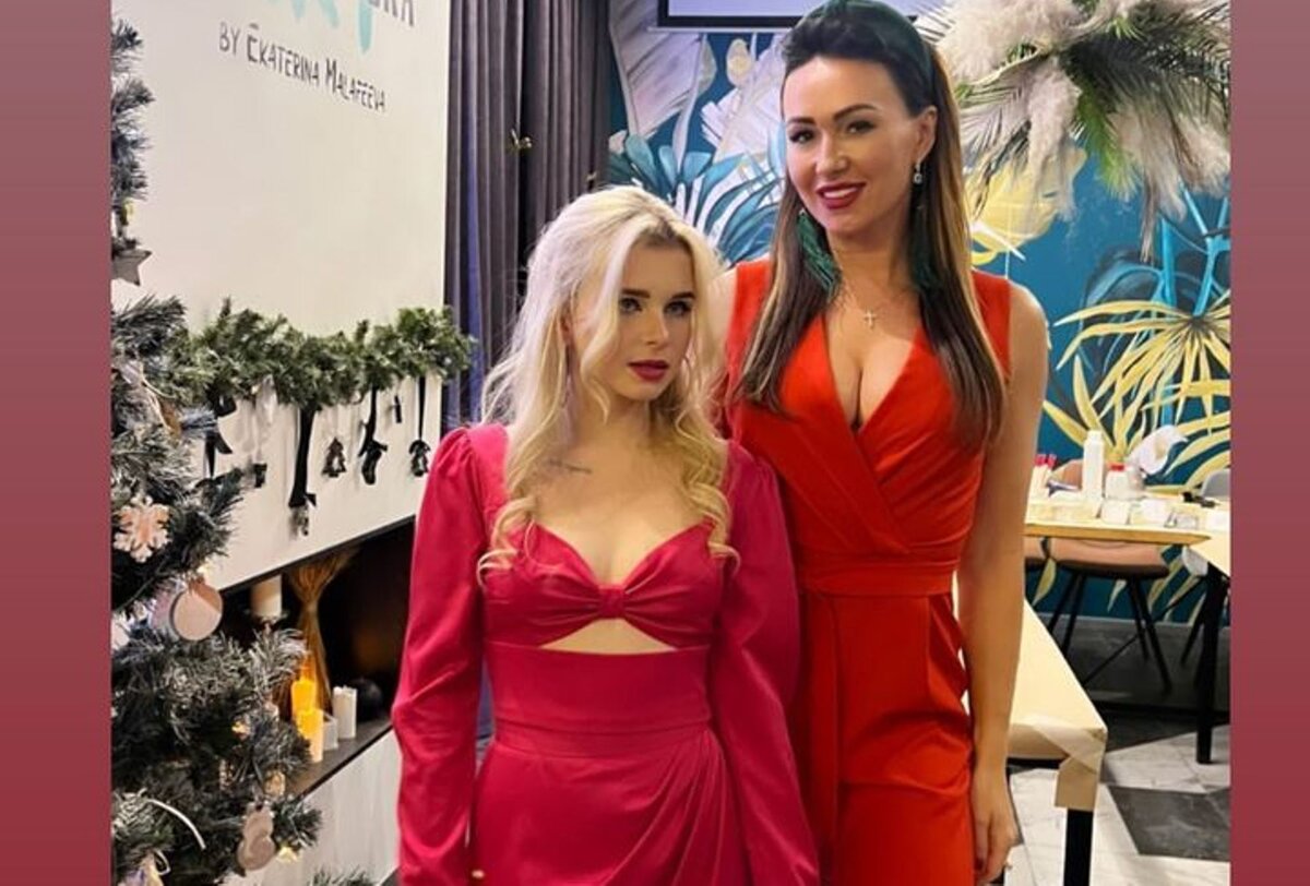    Ксения Малафеева с мамой на праздникеСоцсети Ксении Малафеевой