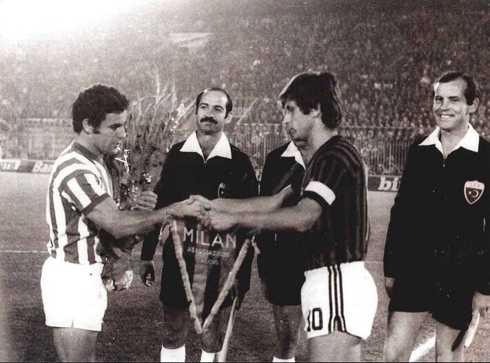 Начало матча 1/16 Кубка Кубков, между Миланом и Бетисом