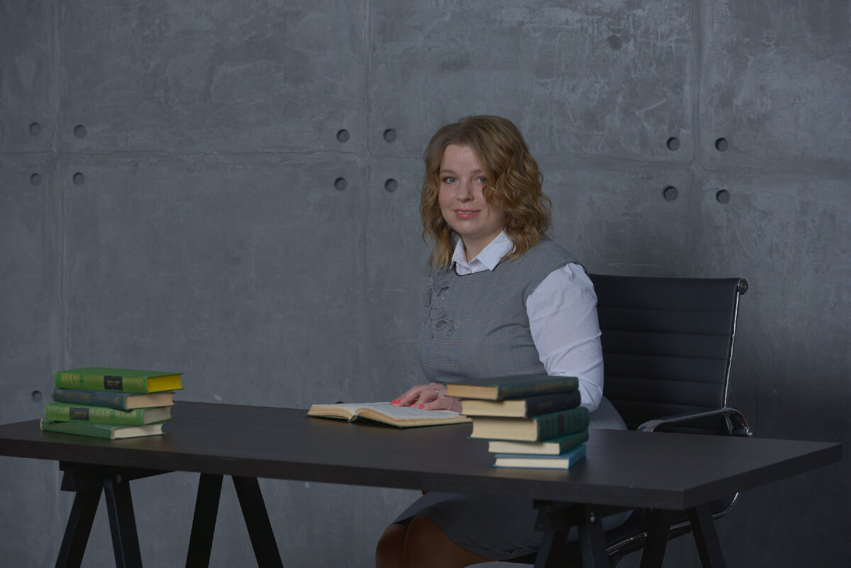 Всем привет! Меня зовут Елена Сокол и я логопед- практик. Я помогаю обычным мамам заниматься со своими детьми самостоятельно. Адепт семейного образования