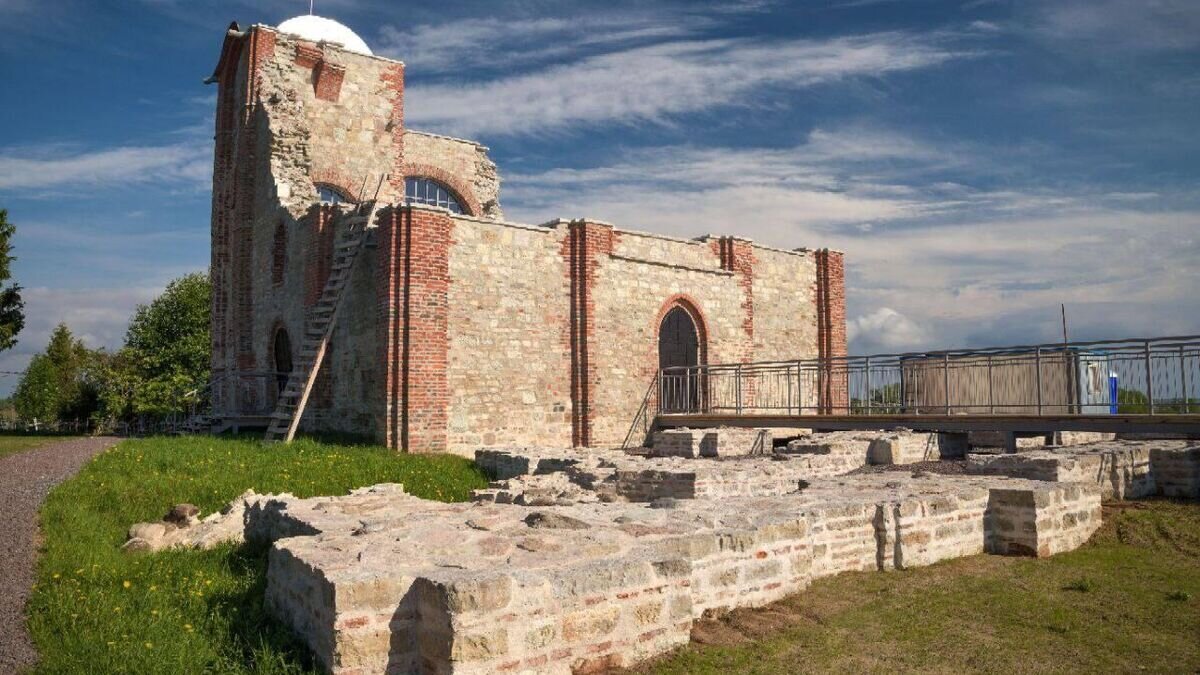    В Центре реставрации монументальной живописи Новгородского музея-заповедника продолжается работа по подборке фрагментов живописи церкви Благовещения на Городище© Фото : предоставлено пресс-службой Министерства культуры РФ