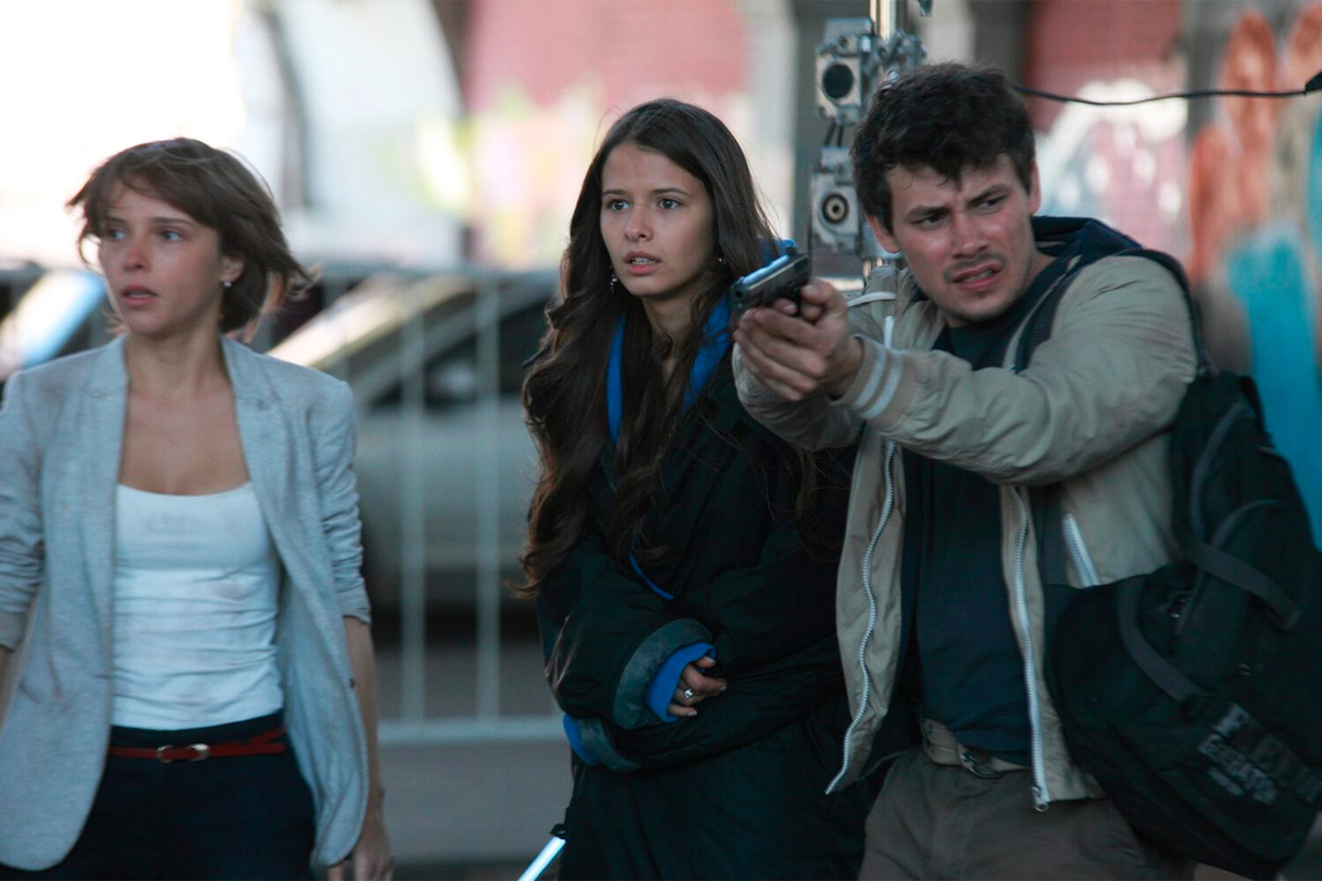 Томб райдер игра актриса. Выжить после женя. Вжиться и выжить. Выжить после. Вжиться и выжить.