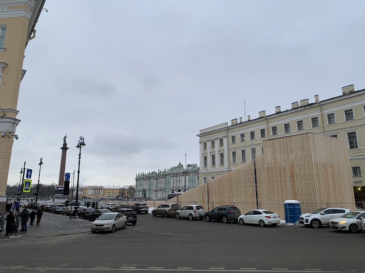 Горка на Дворцовой площади откроется 17 декабря