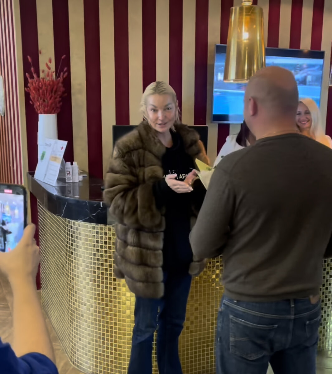     Анастасия Волочкова шуба