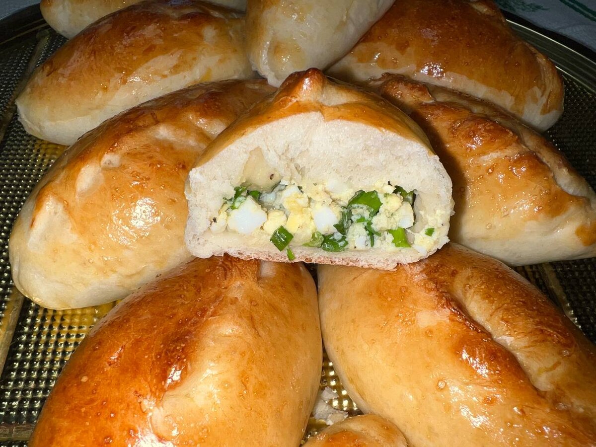 Надежда Искусница "Пирожки с яйцом и зеленым луком".