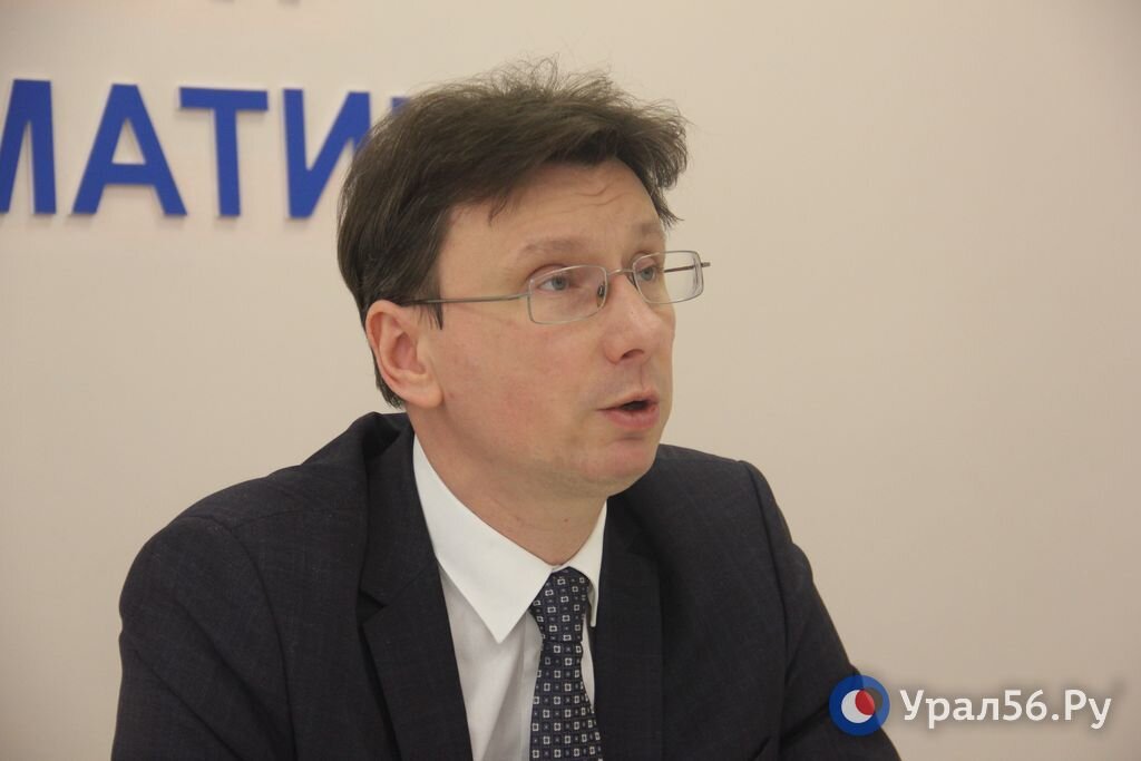   Министр Алексей Пахомов: – В Оренбургской области у учителей средняя зарплата выше 35 тысяч рублей