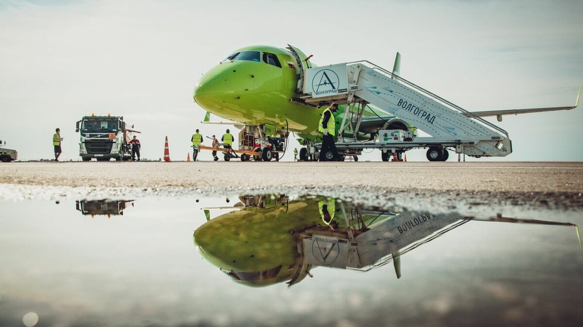     Новогодние каникулы — традиционная пора для путешествий. Непростые события уходящего года серьезно сказались на сфере авиаперевозок, однако это не повод отказаться от долгожданной поездки. Смотрим, что изменилось, и куда теперь можно улететь из Волгограда.