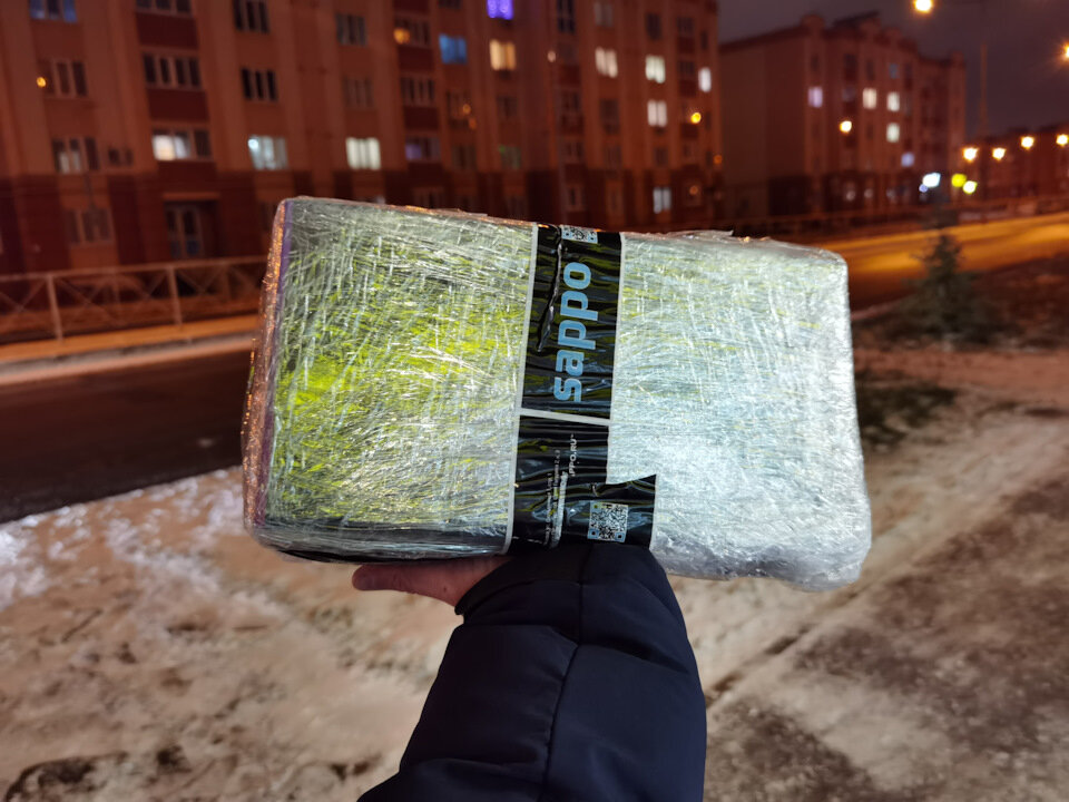 Обмотано фирменным скотчем 😊