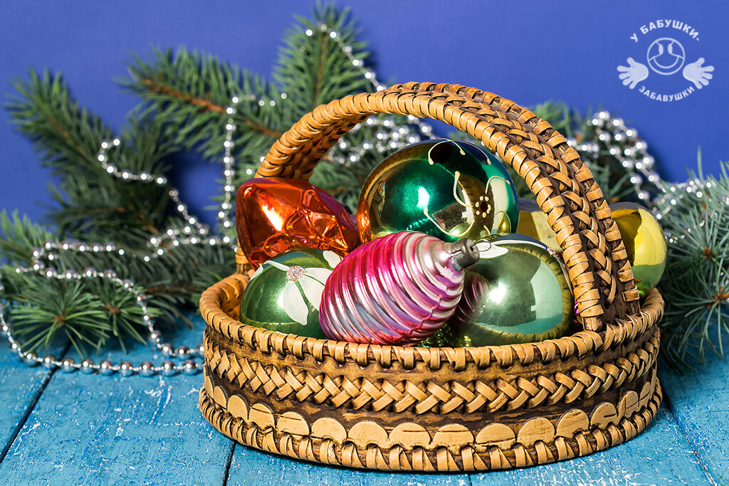 Корзинка со старыми игрушками (фото автора)