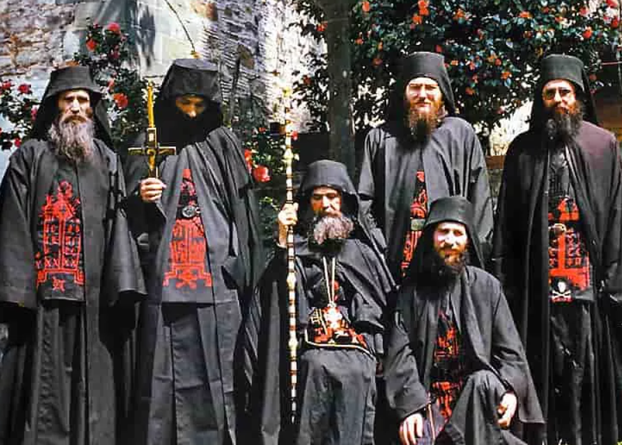 Правые православные. Схимонахи Оптиной пустыни. Великая схима монаха. Афон монастырь монахи.