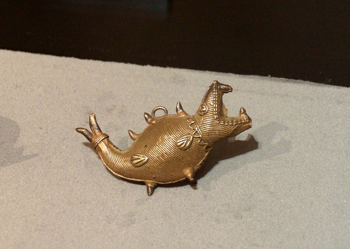 Дхокра. Индия, XX в. Выставка "Дхокра: небесное и земное в традиционной бронзе индийских племён"18 ноября 2022 - 15 января 2023 гг. ГМВ, Москва. Фотография автора.