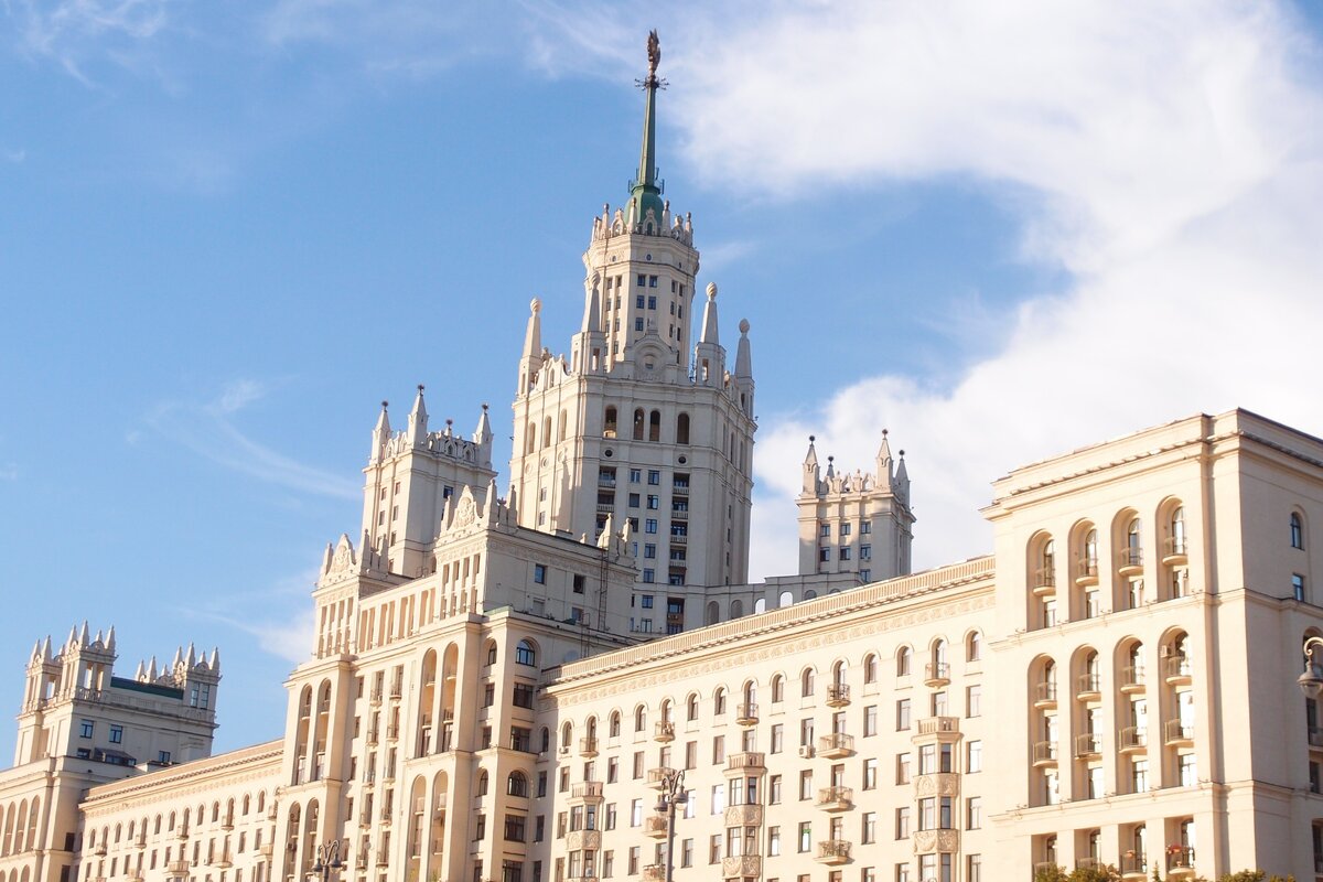     Как в СССР передвигали дома вместе с жильцами? Иностранцы до сих пор не могут этого понять