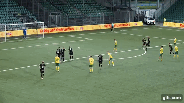 Первый пенальти Бичахчяна на 43 минуте. Листайте галерею --->