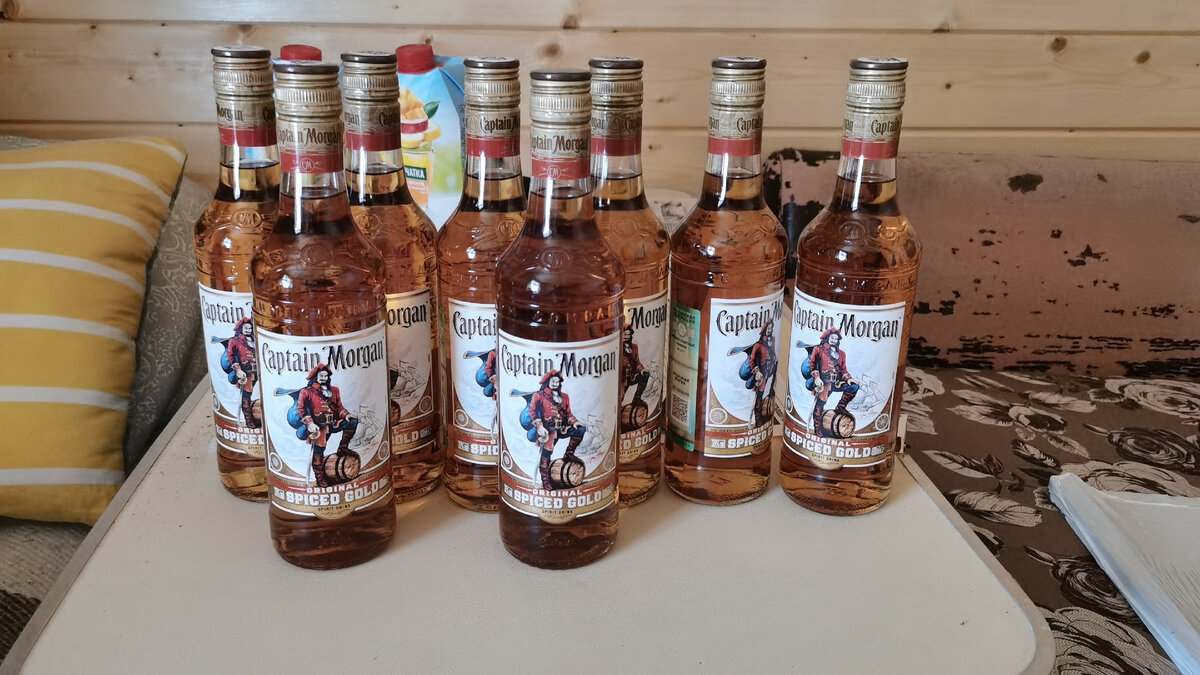 Капитан Морган с колой . Получается очень ванильно 