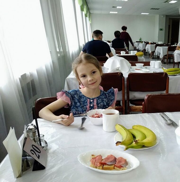 В платье Лаки Чайлд "Любимая девочка"