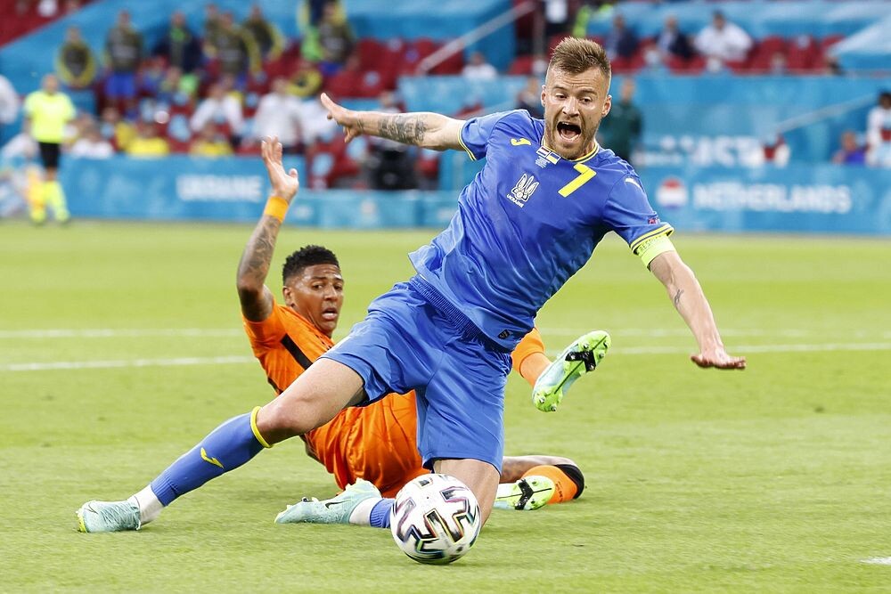 Андрей Ярмоленко в падении. 