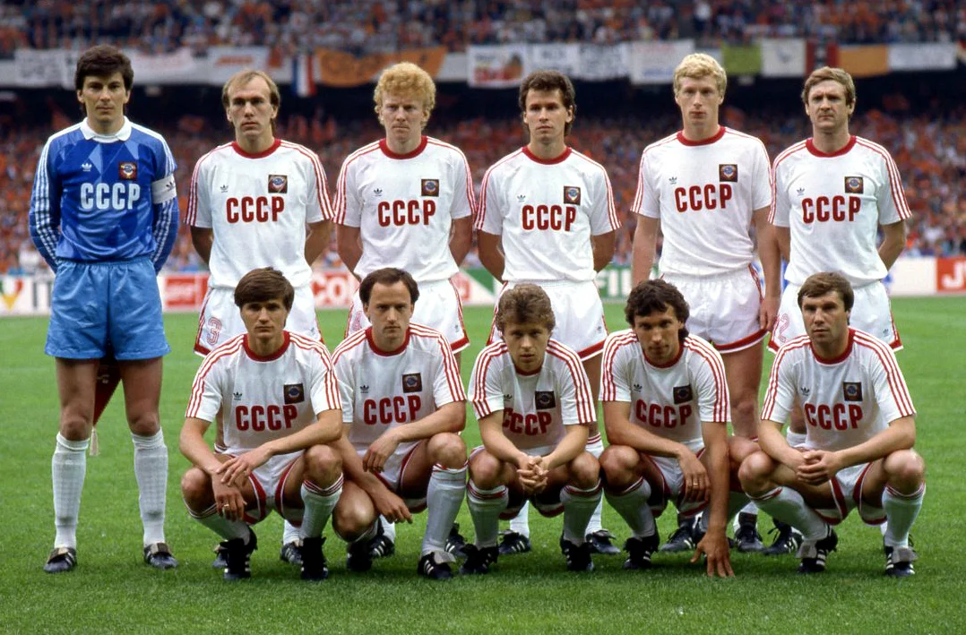 Форма 1988. Дасаев Ринат 1988 евро. Состав сборной СССР по футболу 1988.