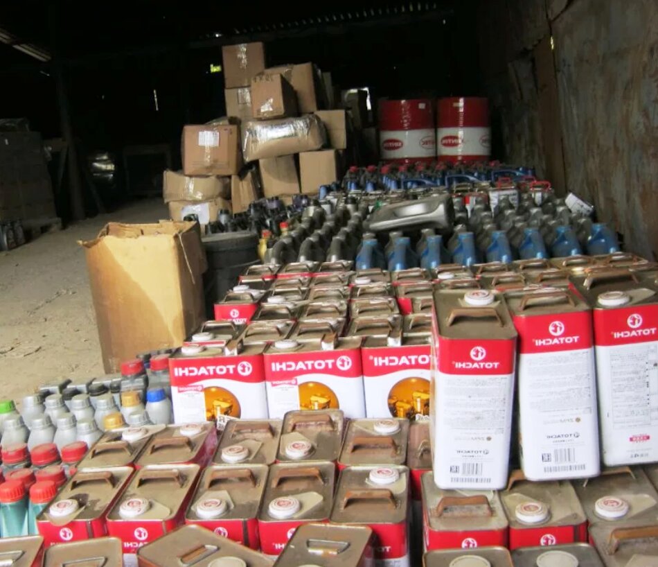 Много бывает подделок