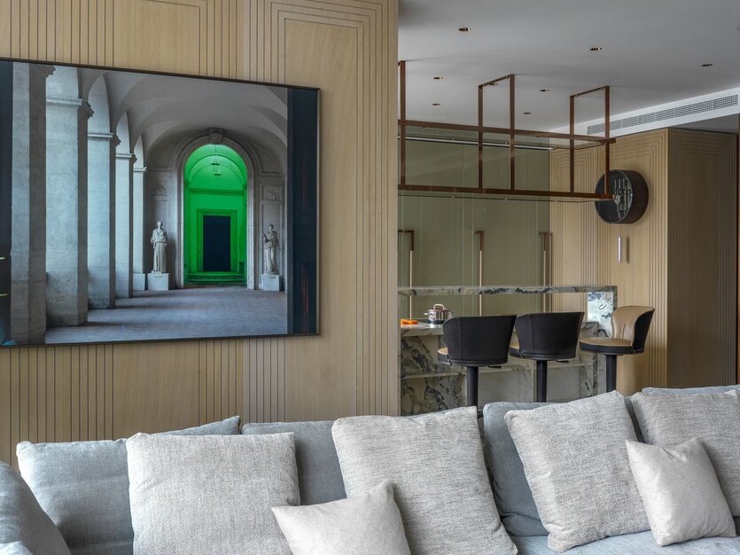 Открытое пространство кухни-столовой-гостиной в московской квартире. Авторы проекта: Дмитрий Кулиш, Мария Светлова. Фото: Massimo Listri.