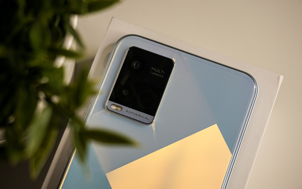 Vivo Y21 сзади