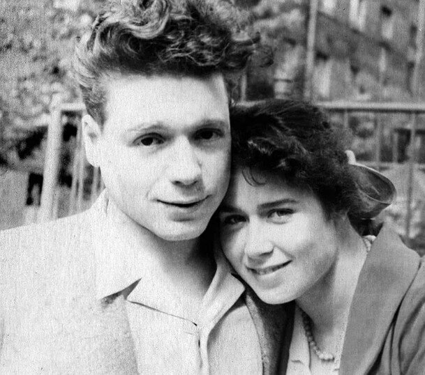 Эдвард Радзинский и его первая супруга Алла Гераскина. Вместе с 1955 по 1964 год. 