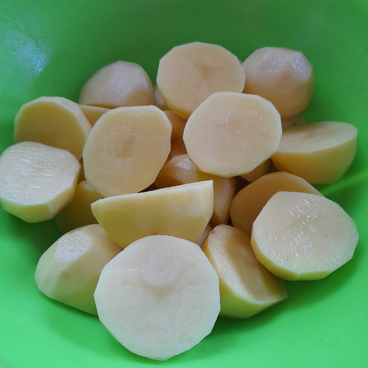 Картошка на шампурах на мангале