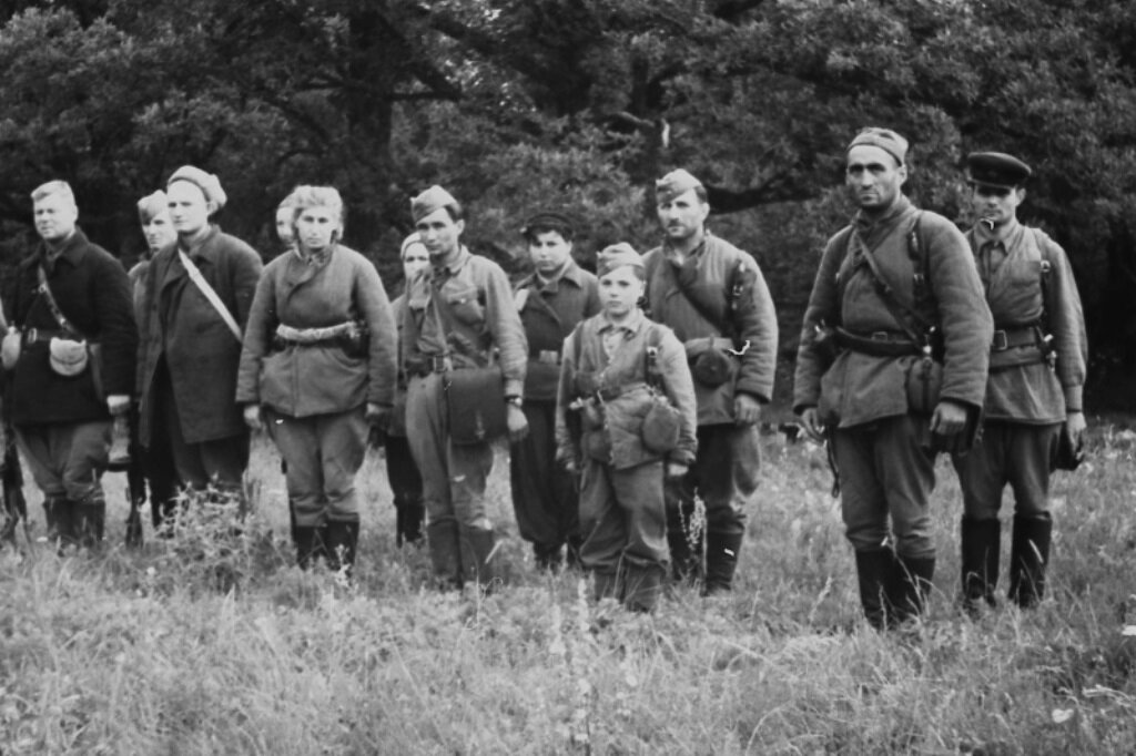 В народе партизанская. Партизаны Крыма 1944.